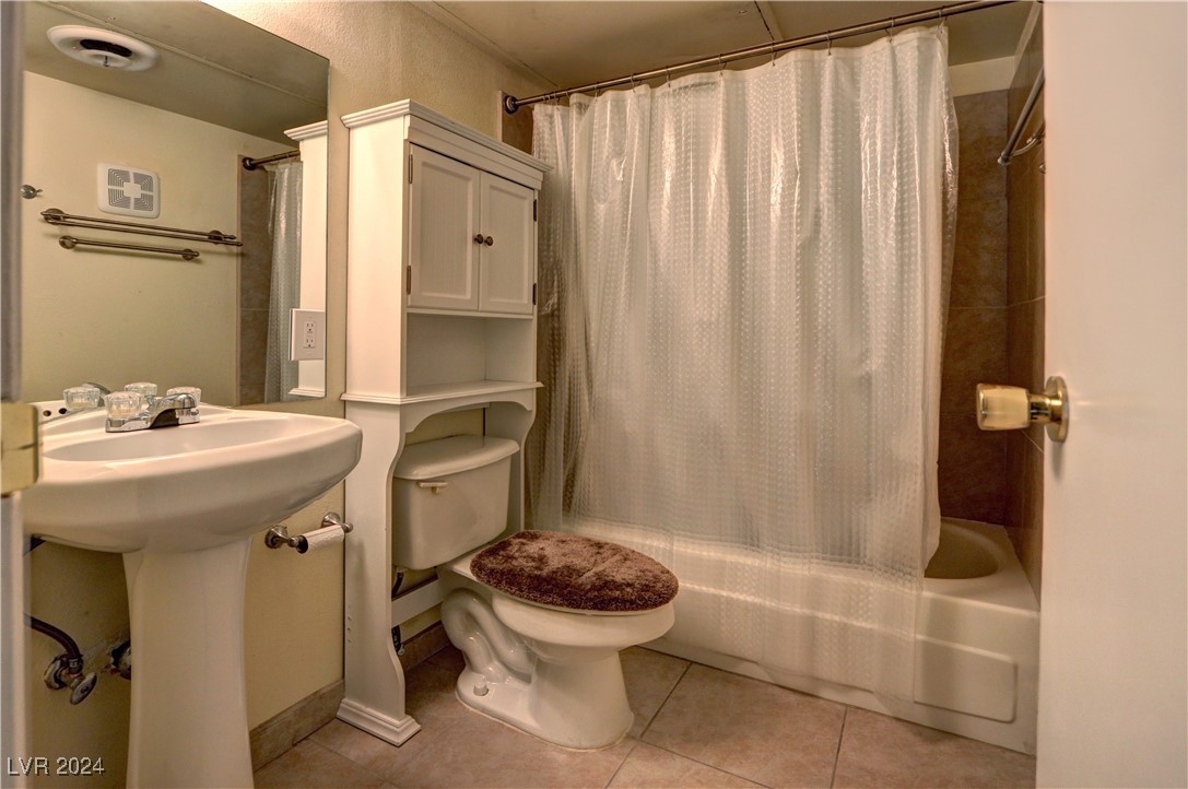 Photo 9 of 15, 3077 Pinehurst Drive #B