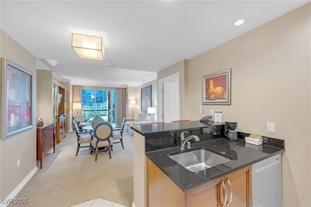 Photo 30 of 41, 135 E Harmon Avenue #221