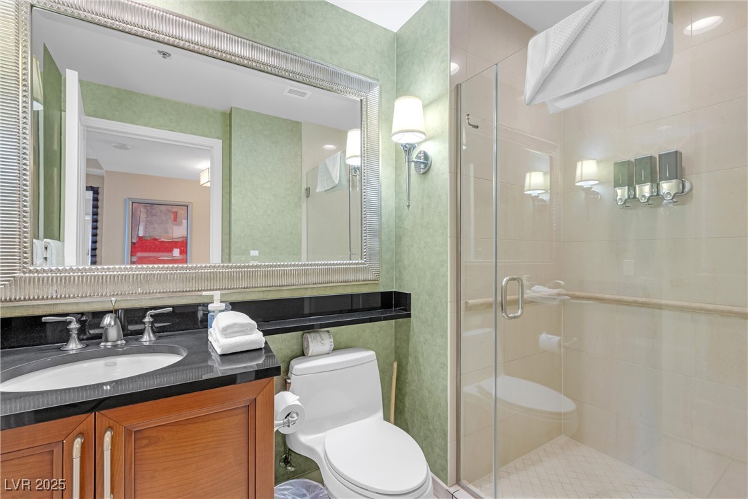 Photo 32 of 41, 135 E Harmon Avenue #221