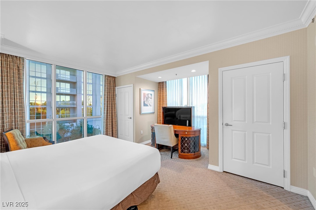 Photo 33 of 41, 135 E Harmon Avenue #221