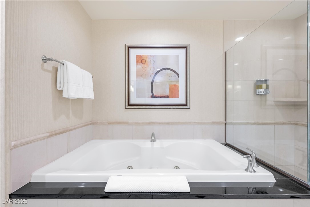 Photo 40 of 41, 135 E Harmon Avenue #221