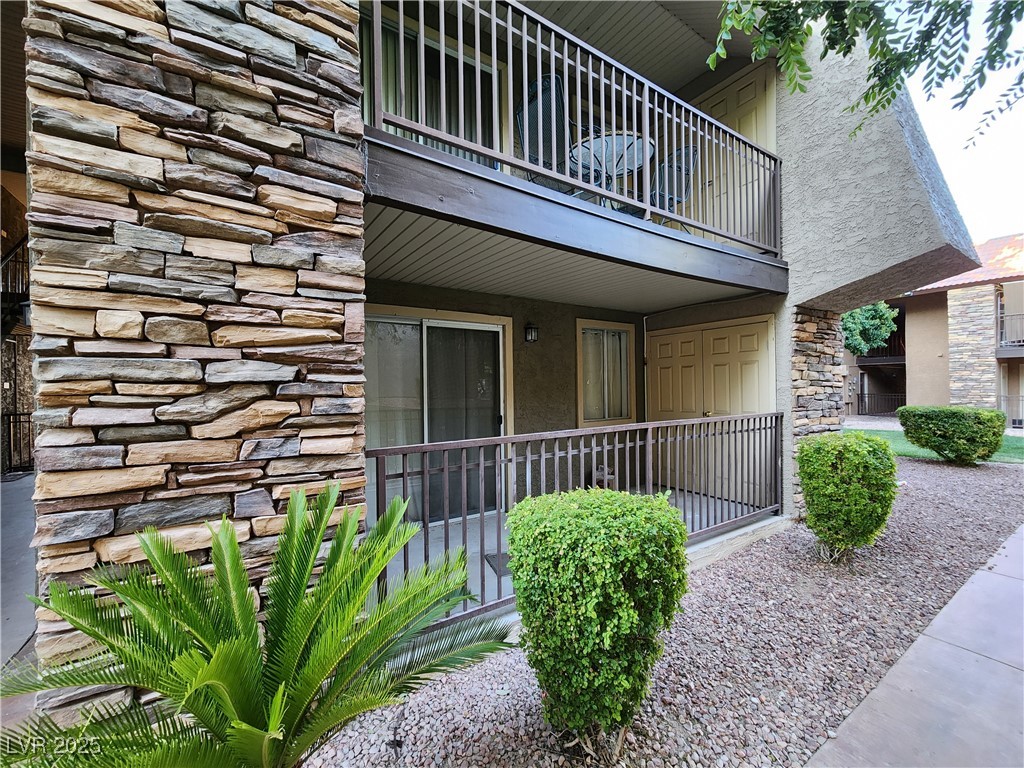 Photo 14 of 54, 4981 River Glen Drive #63