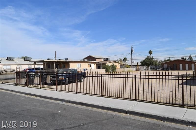 Photo 5 of 2404 Bassler Street