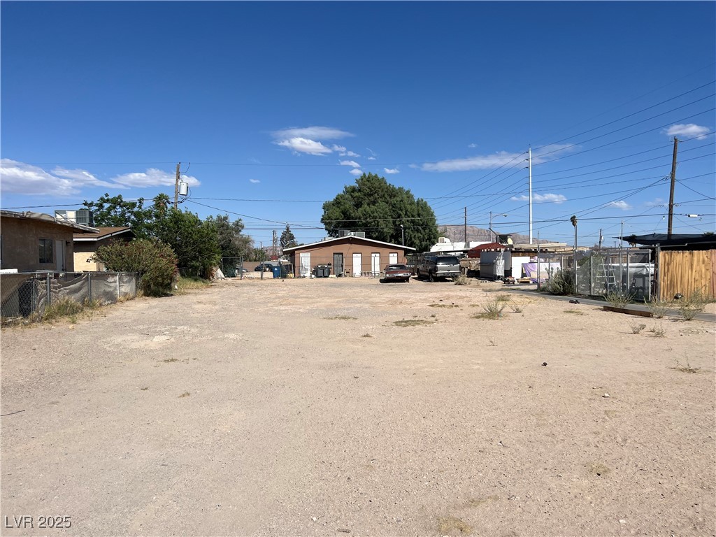 Photo 4 of 2404 Bassler Street