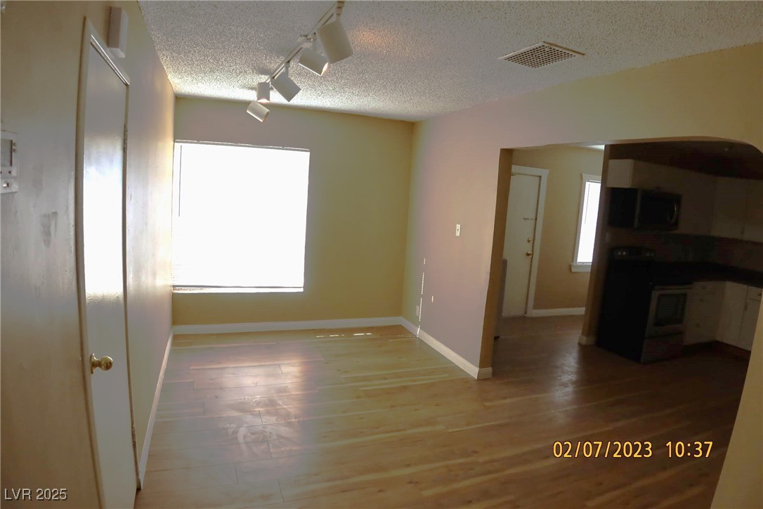 Photo 15 of 36, 10 E Bonanza Road