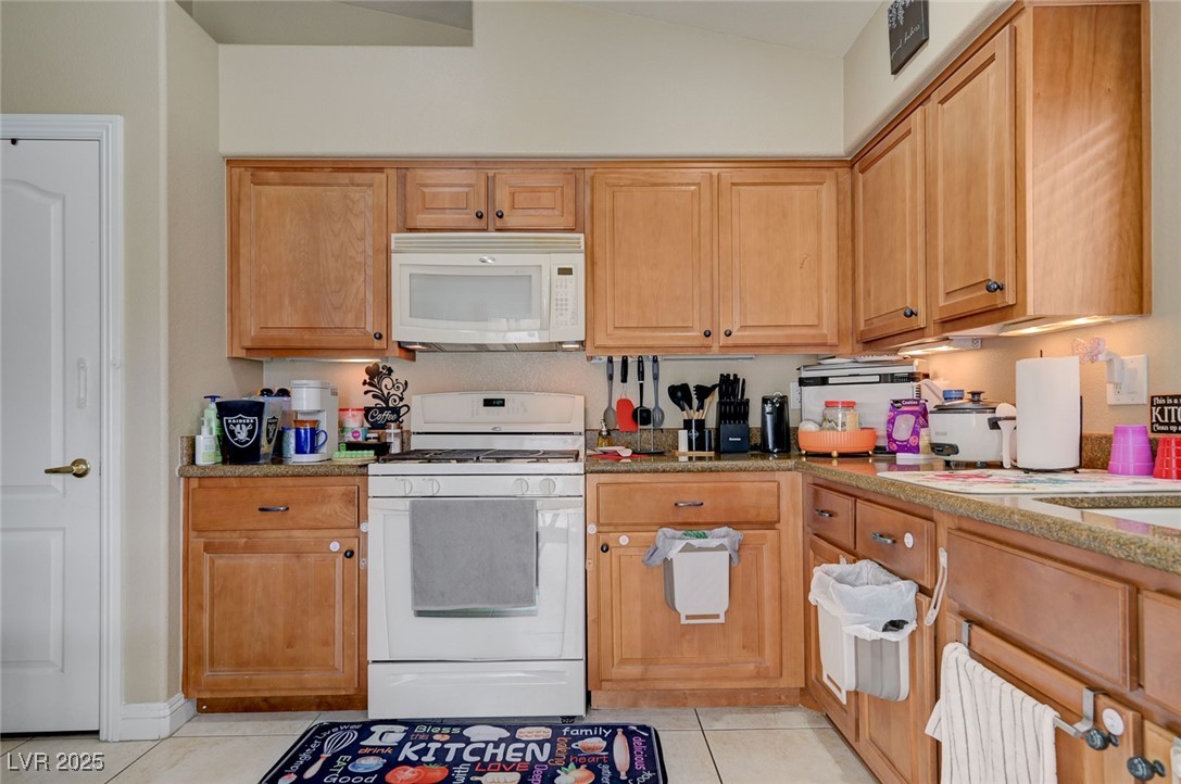 Photo 11 of 37, 9431 Borough Park Street