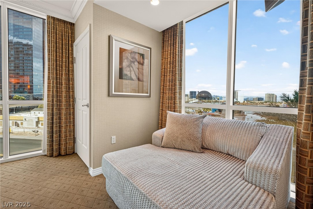 Photo 16 of 34, 125 E Harmon Avenue #321