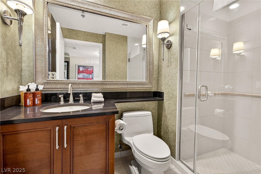 Photo 11 of 34, 125 E Harmon Avenue #321