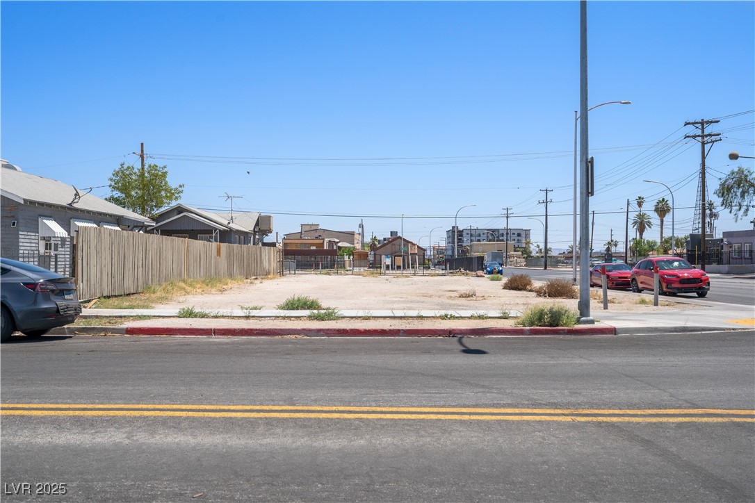 Photo 5 of 802 Stewart Avenue