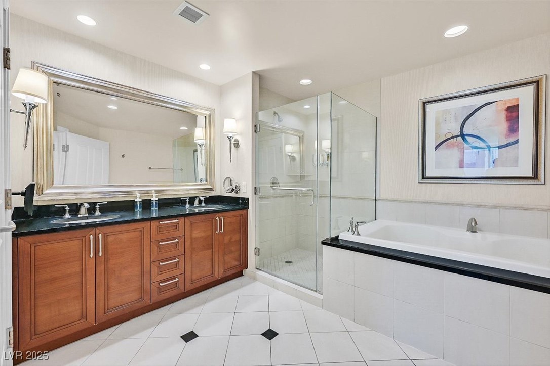 Photo 30 of 42, 135 E Harmon Avenue #1401