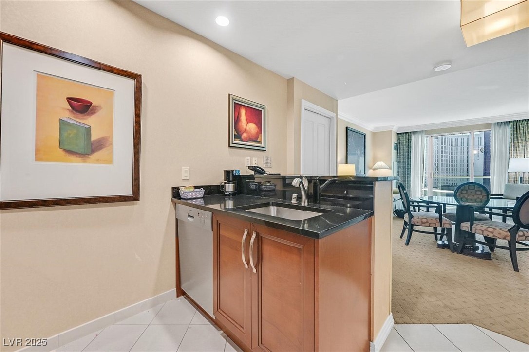 Photo 24 of 42, 135 E Harmon Avenue #1401