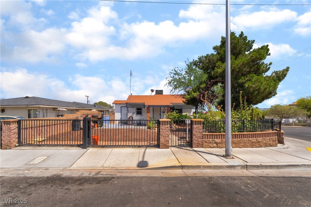 Photo 15 of 49, 300 N 14th Street
