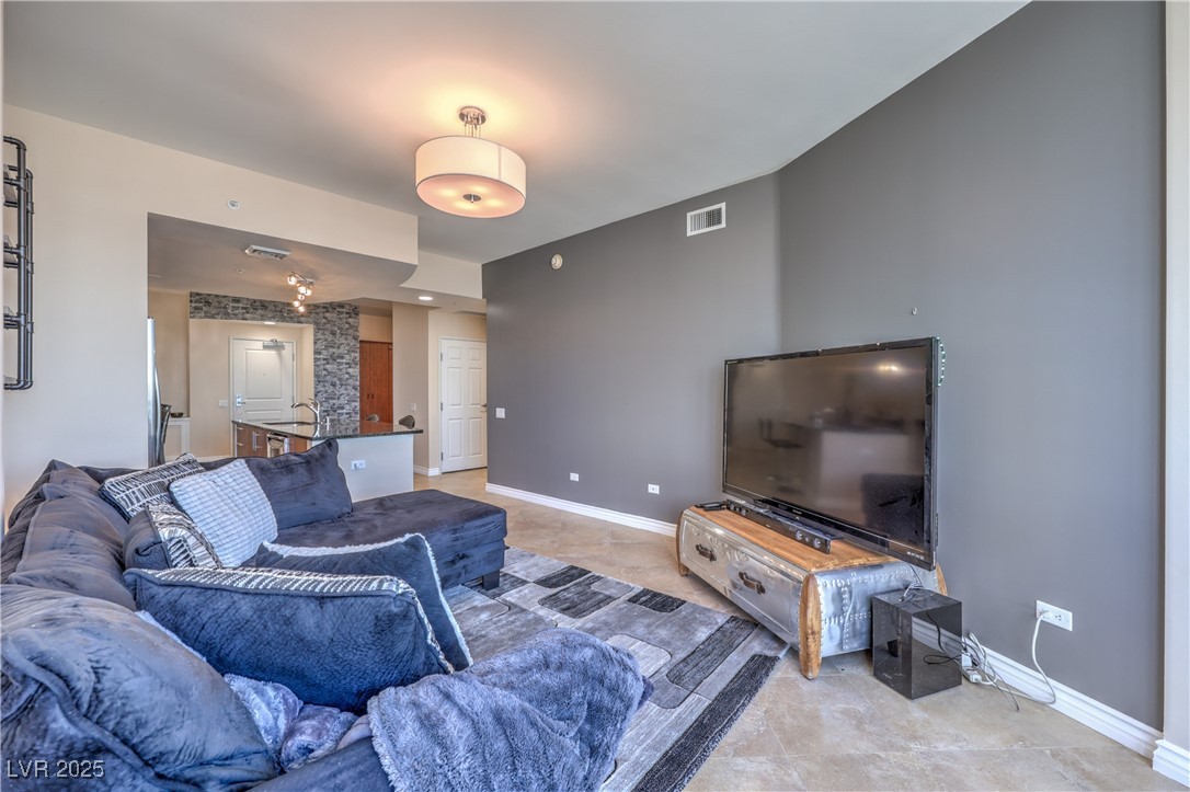 Photo 10 of 40, 200 W Sahara Avenue #2210