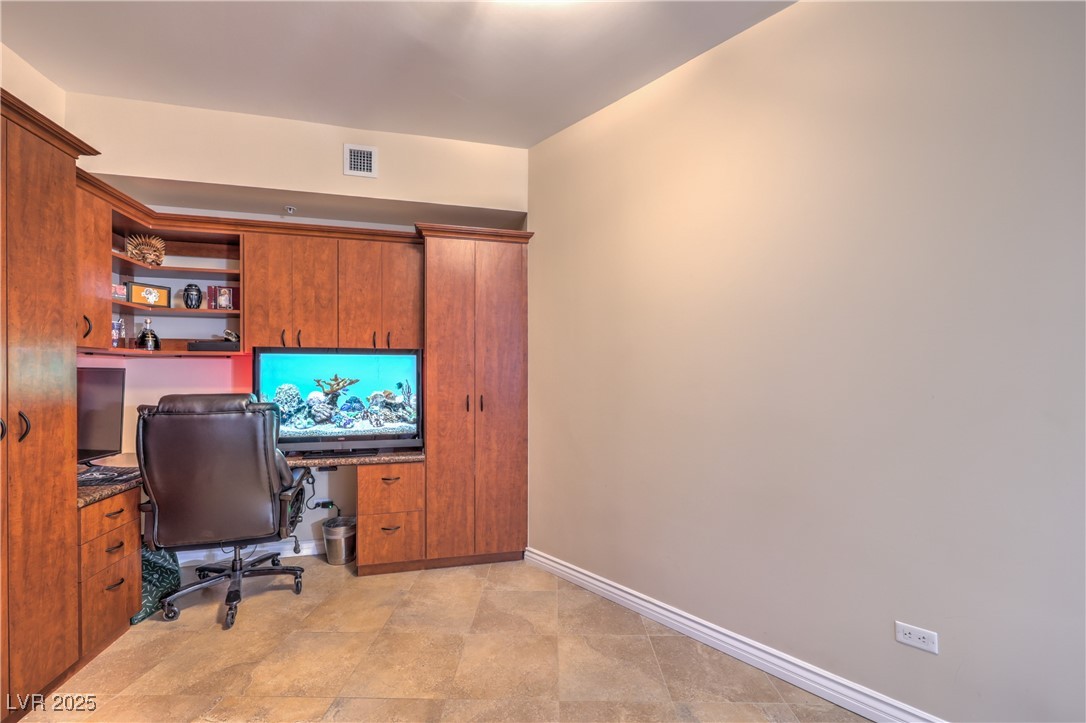 Photo 6 of 40, 200 W Sahara Avenue #2210