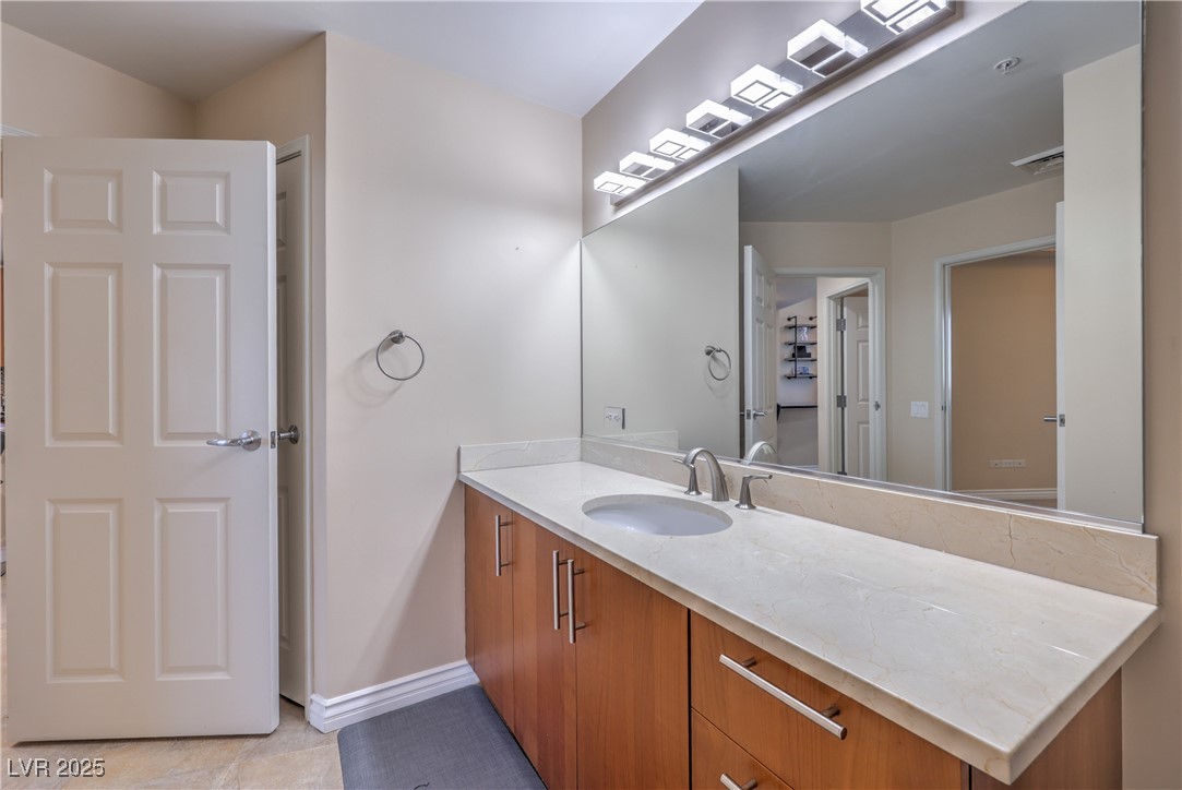 Photo 26 of 40, 200 W Sahara Avenue #2210