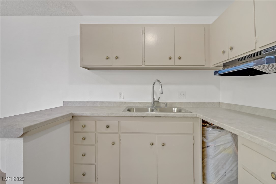Photo 15 of 31, 304 Orland Street #47