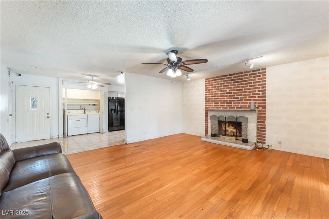 Photo 7 of 28, 4436 E Ogden Avenue