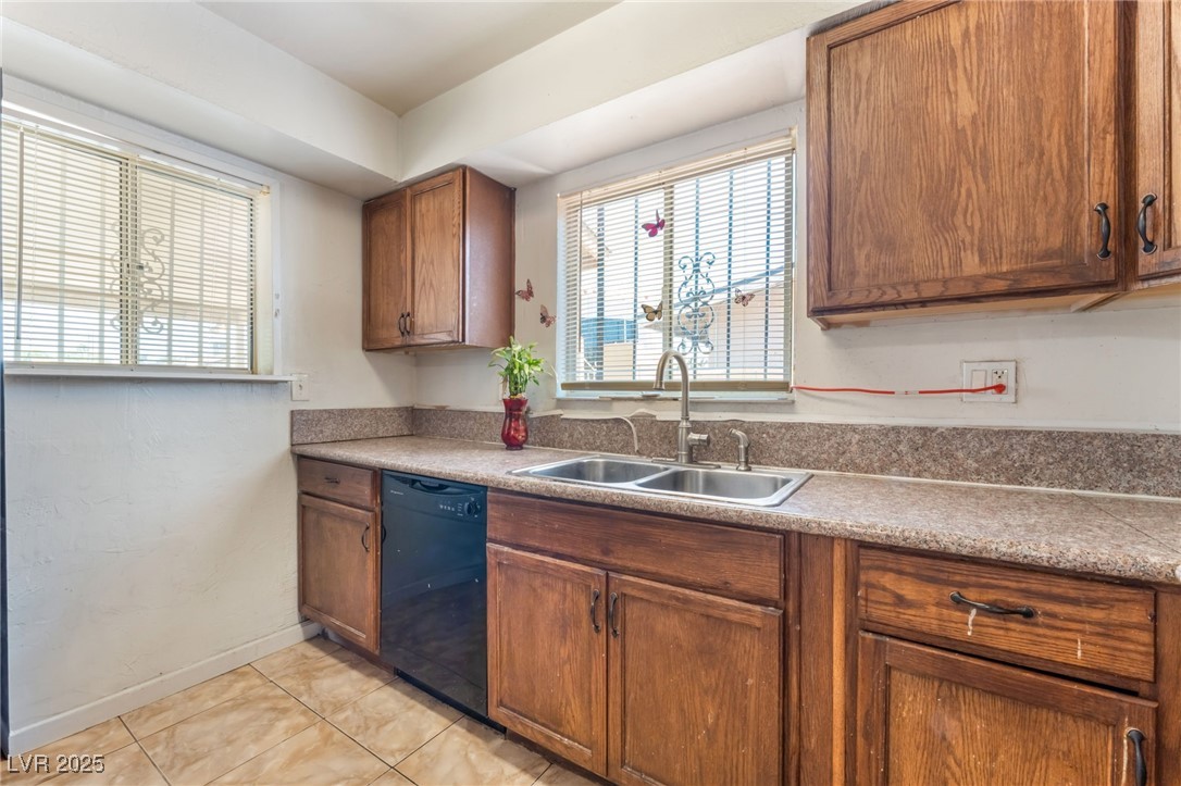 Photo 11 of 28, 4436 E Ogden Avenue
