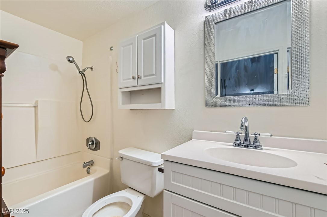 Photo 9 of 11, 5125 Gray Lane #B