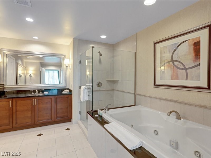Photo 15 of 55, 125 E Harmon Avenue #220