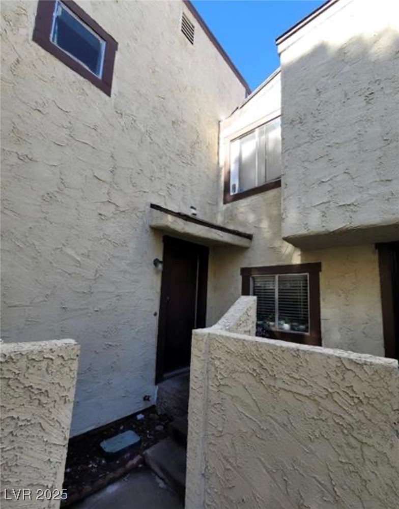 Photo 8 of 45, 5049 Spencer Street #D