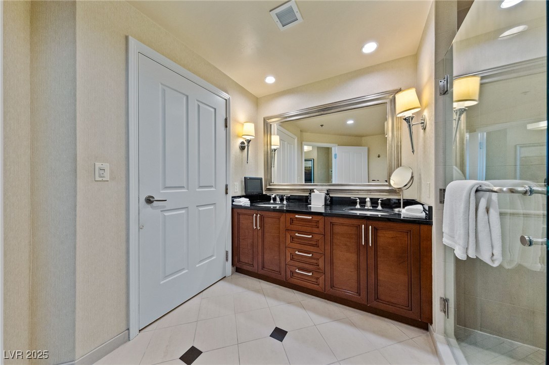 Photo 11 of 20, 145 E Harmon Avenue #2918