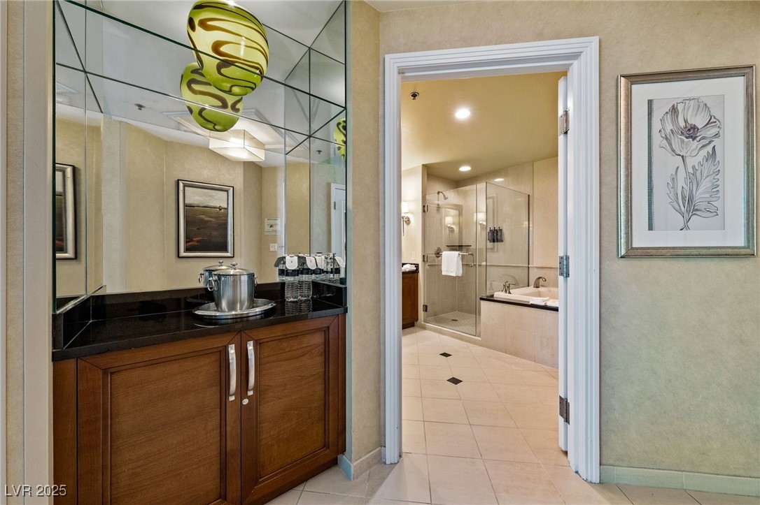 Photo 13 of 20, 145 E Harmon Avenue #2918