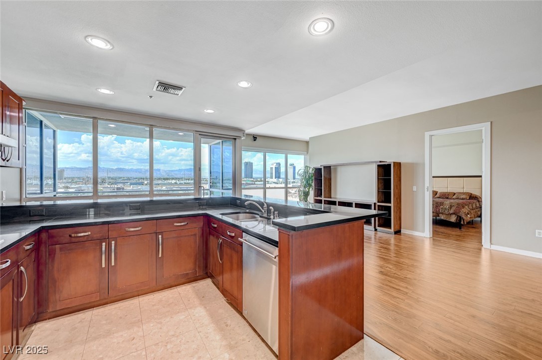Photo 12 of 49, 4575 Dean Martin Drive #806