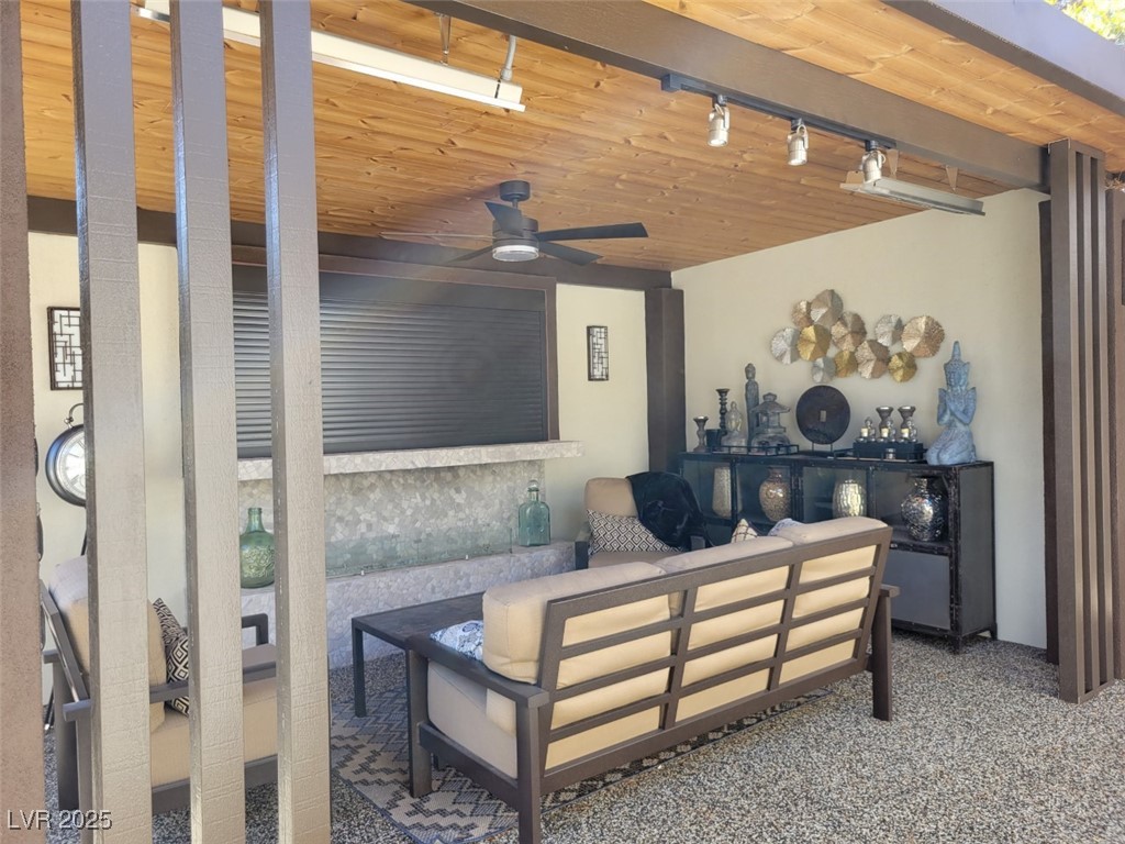 Photo 14 of 34, 8175 Arville Street #319