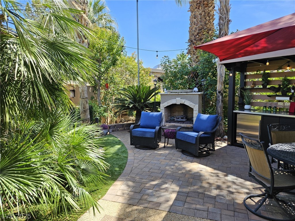 Photo 6 of 33, 8175 Arville Street #271