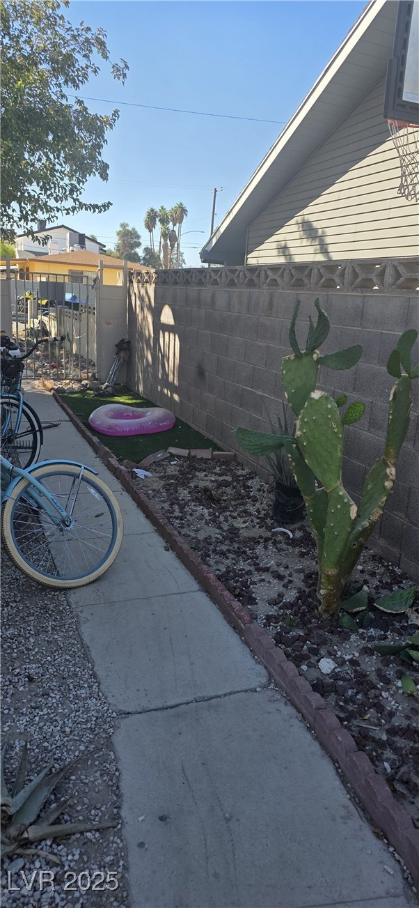 Photo 4 of 1304 Melissa Street