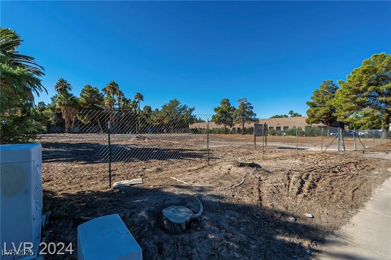 Photo 2 of 3515 E Sunset Road