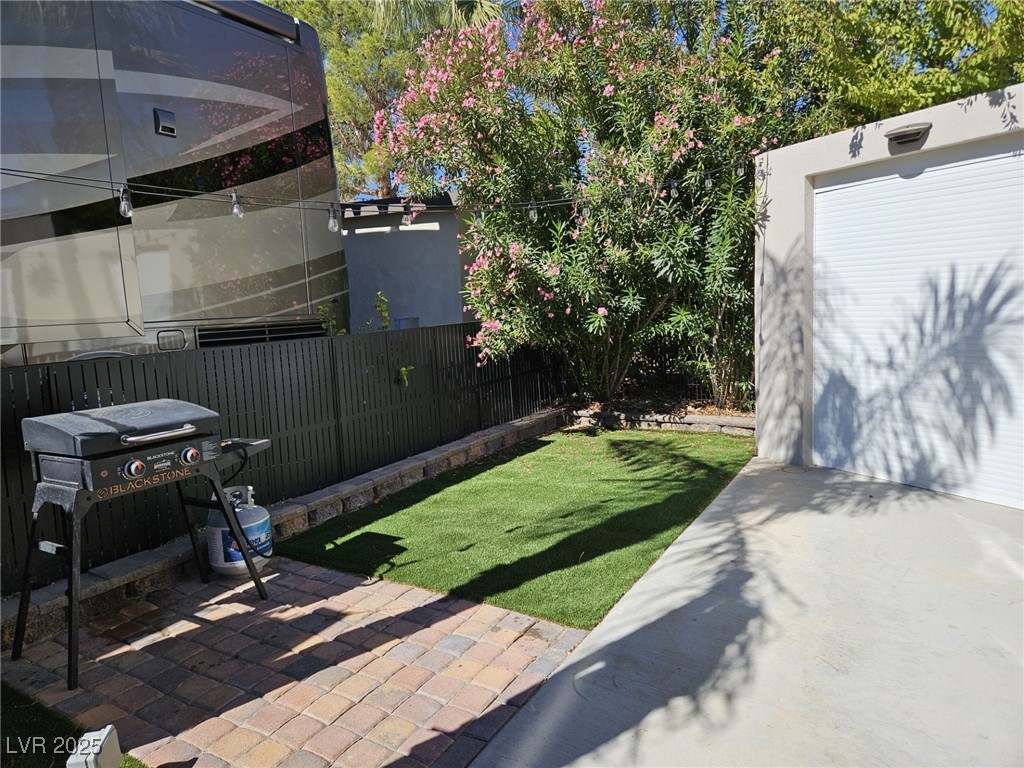 Photo 9 of 27, 8175 Arville Street #320