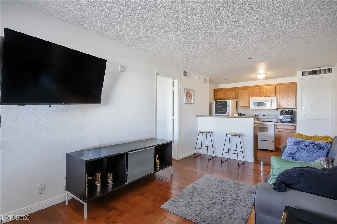 Photo 2 of 1381 E University Avenue #208
