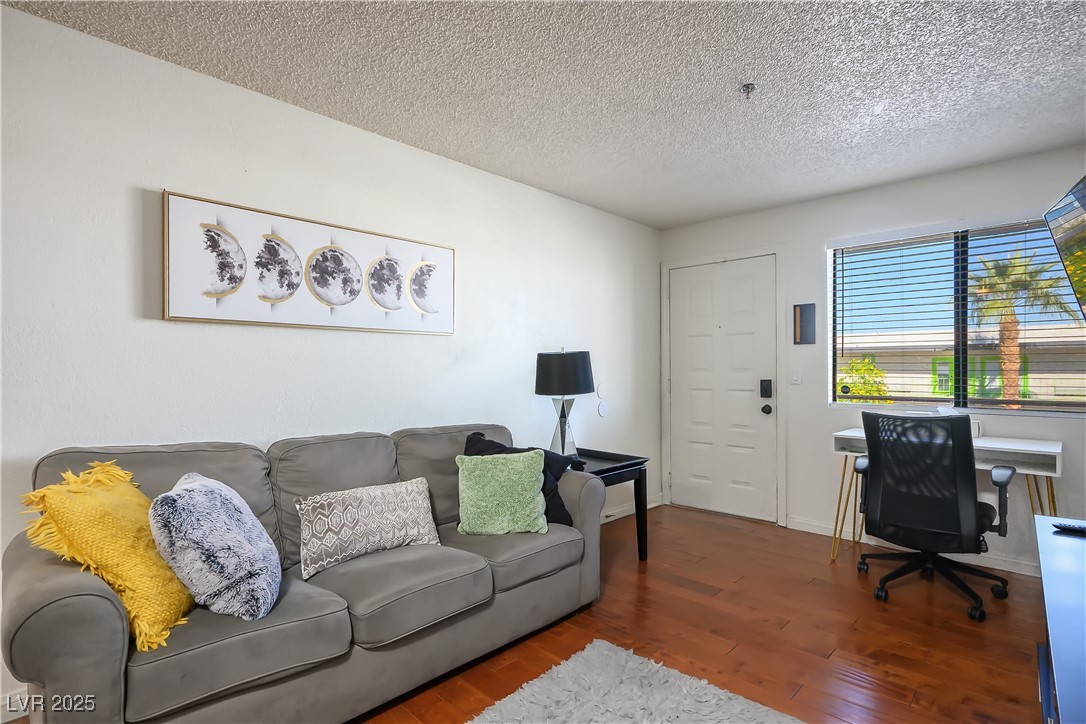 Photo 4 of 1381 E University Avenue #208
