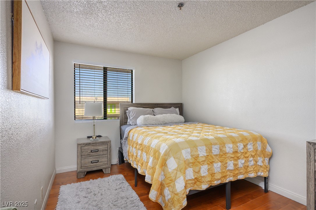Photo 10 of 27, 1381 E University Avenue #208