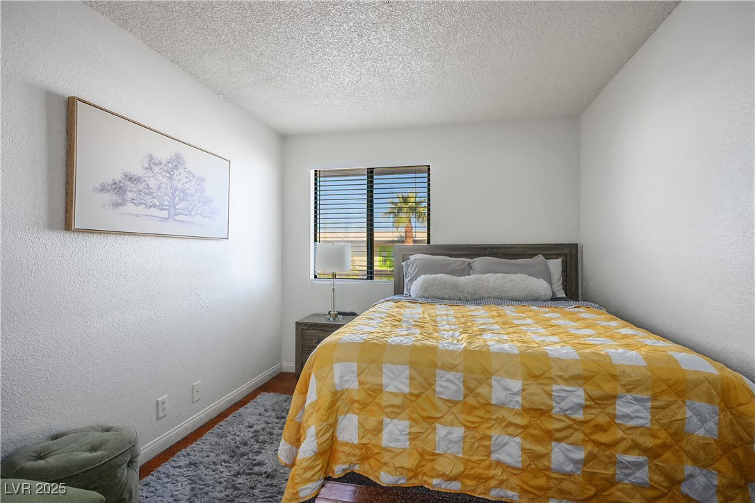Photo 11 of 27, 1381 E University Avenue #208