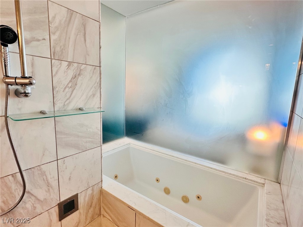 Photo 6 of 16, 4381 W Flamingo Road #1204