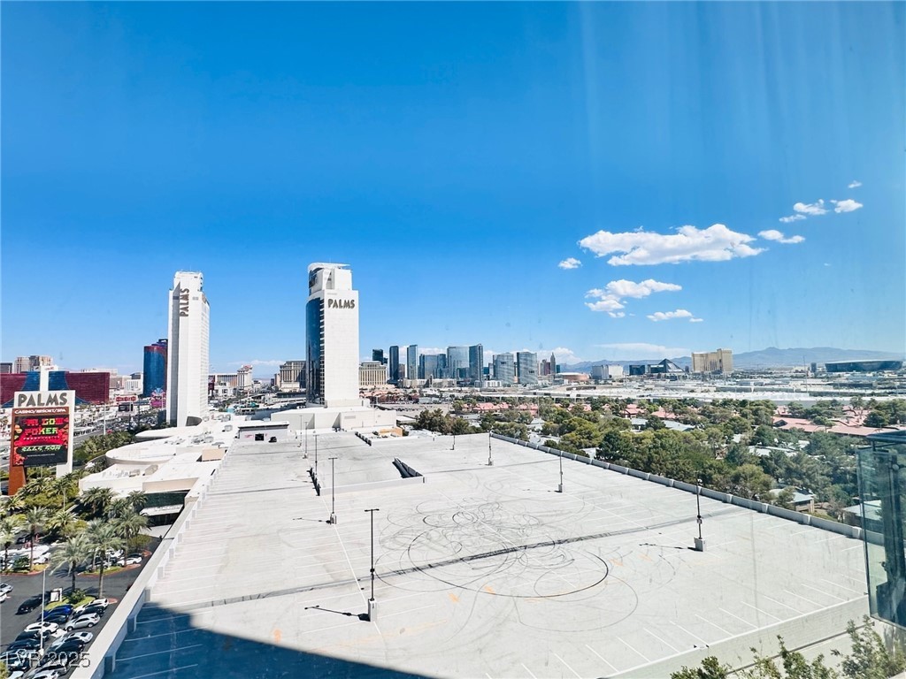 Photo 12 of 16, 4381 W Flamingo Road #1204