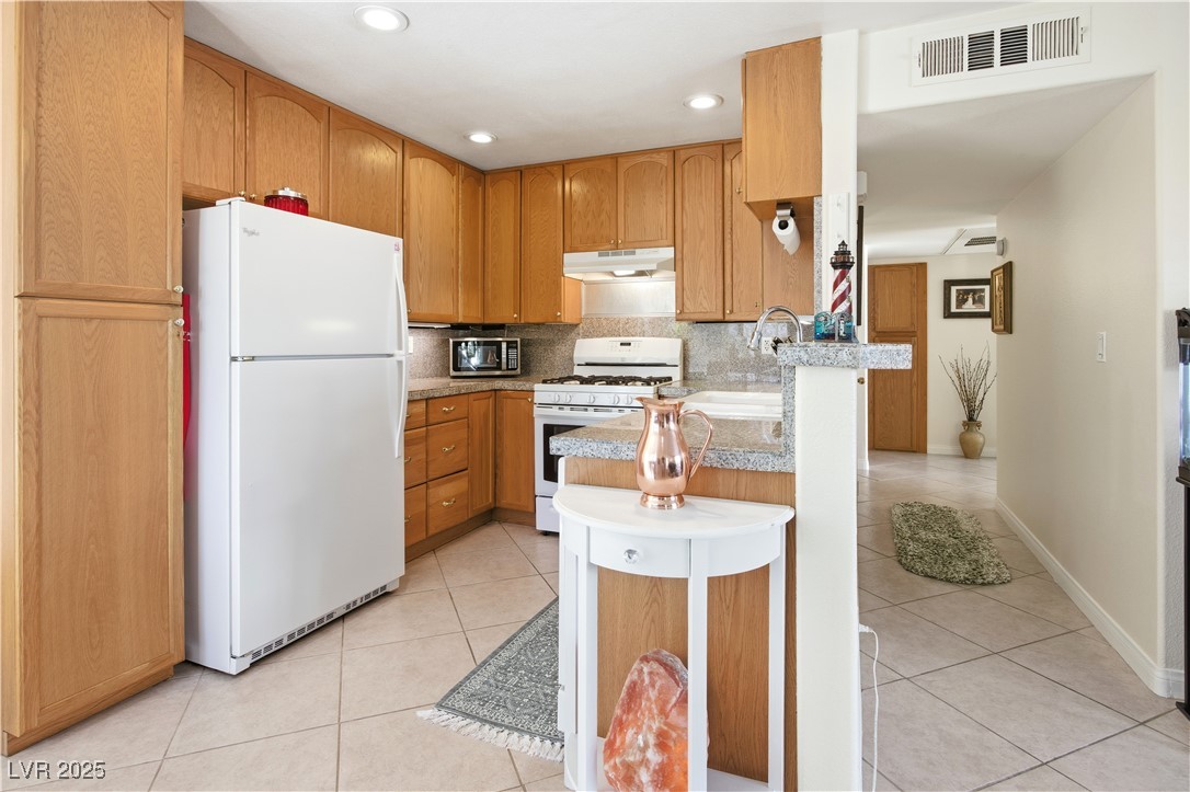 Photo 9 of 35, 5206 Mandalay Springs Drive #204