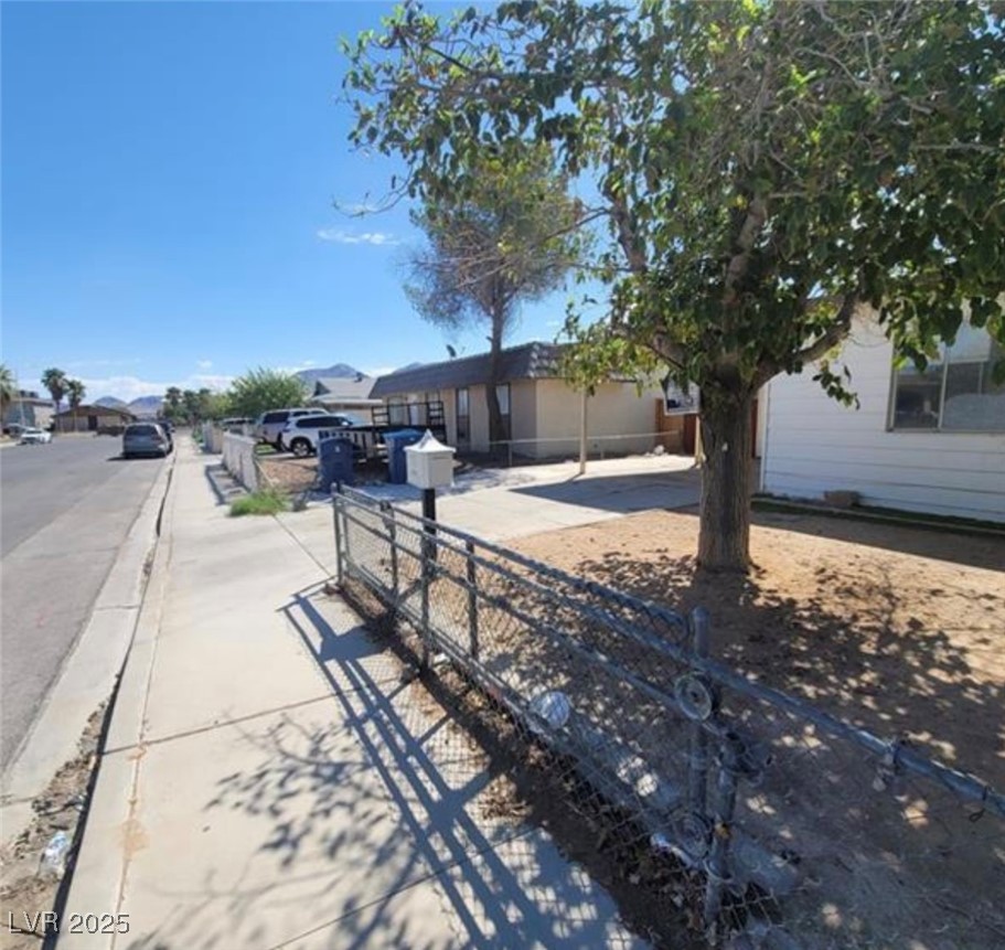 Photo 4 of 4555 Payson Avenue