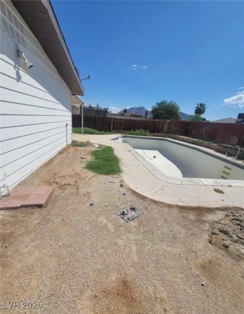 Photo 6 of 35, 4555 Payson Avenue