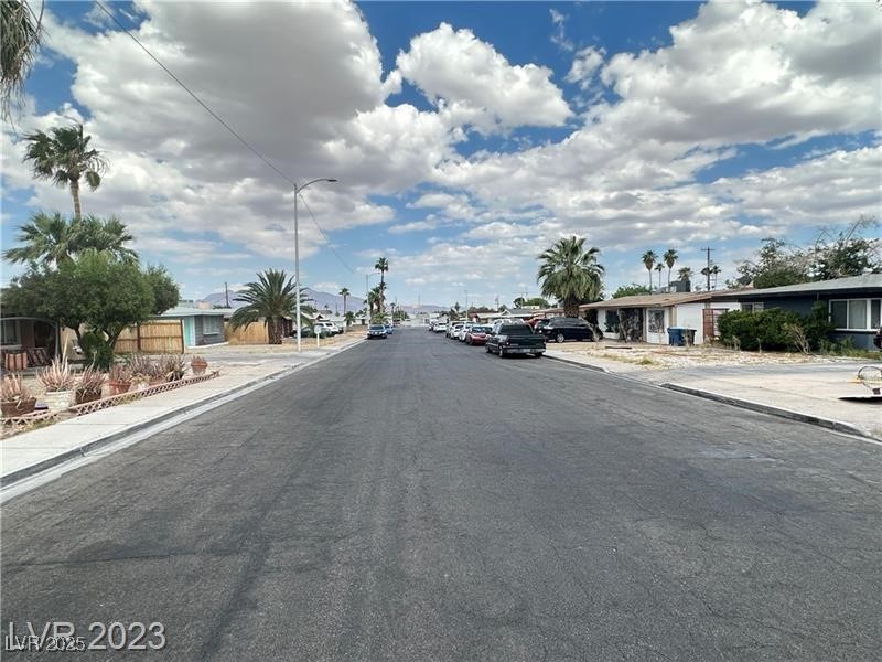 Photo 3 of 2013 Bracken Avenue