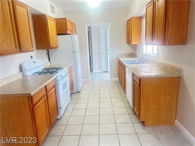 Photo 10 of 23, 2013 Bracken Avenue