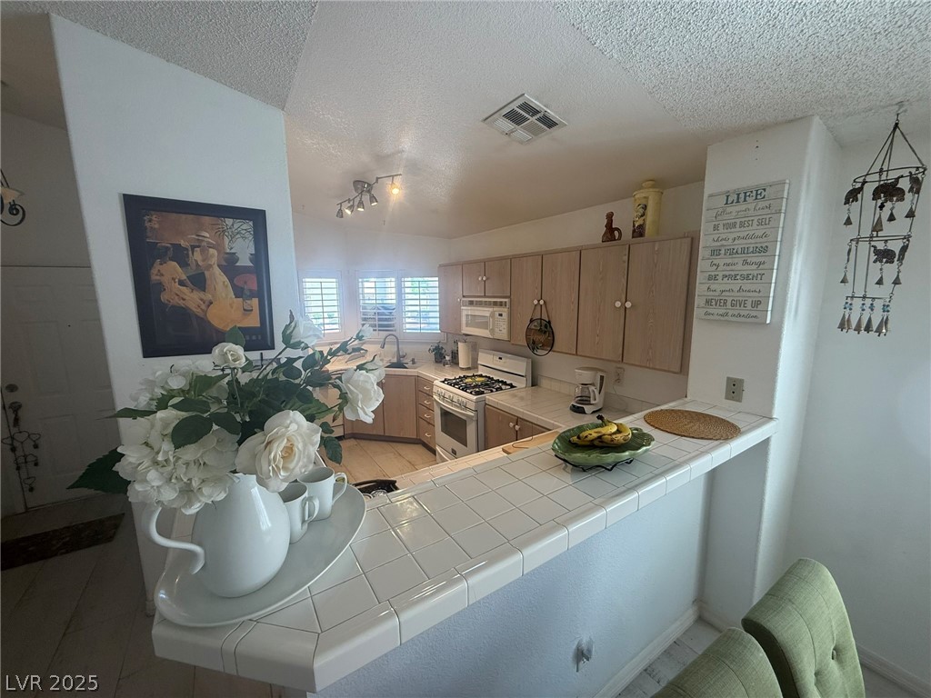 Photo 11 of 46, 557 Yacht Harbor Drive