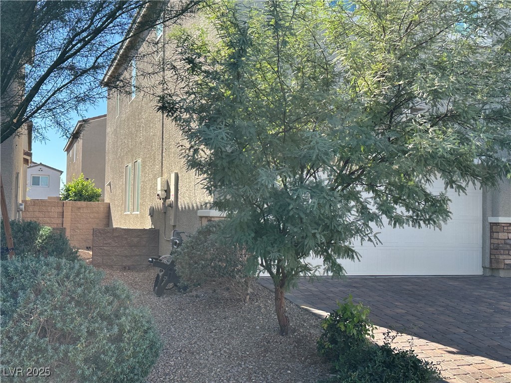 Photo 4 of 1215 Solemn Cactus Avenue