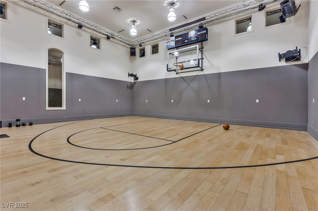 Photo 3 of 5 Wood Creek Court