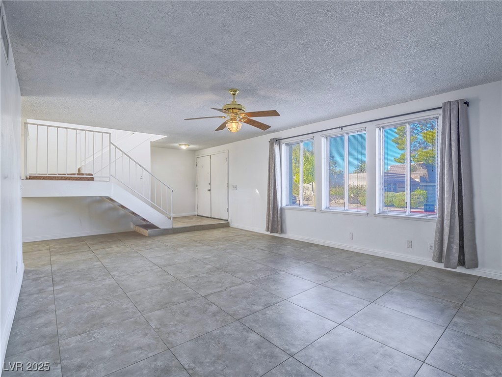 Photo 2 of 3251 Southridge Avenue
