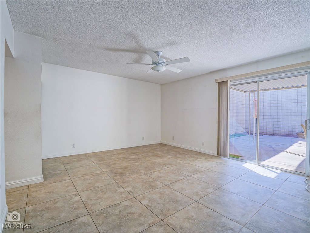 Photo 11 of 26, 3251 Southridge Avenue