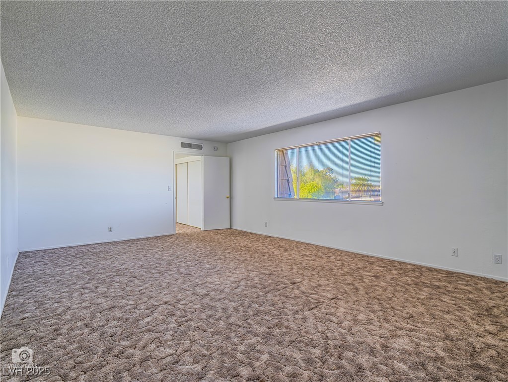 Photo 18 of 26, 3251 Southridge Avenue